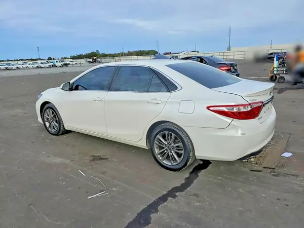 4T1BF1FK0HU350184 2017 TOYOTA CAMRY - Image 2