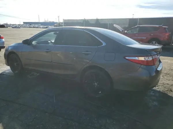 4T1BF1FK0HU351996 2017 TOYOTA CAMRY - Image 2