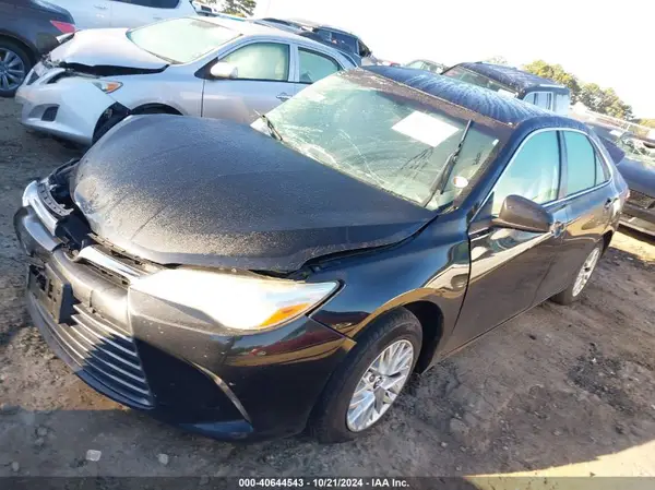 4T1BF1FK0HU352761 2017 TOYOTA CAMRY - Image 2