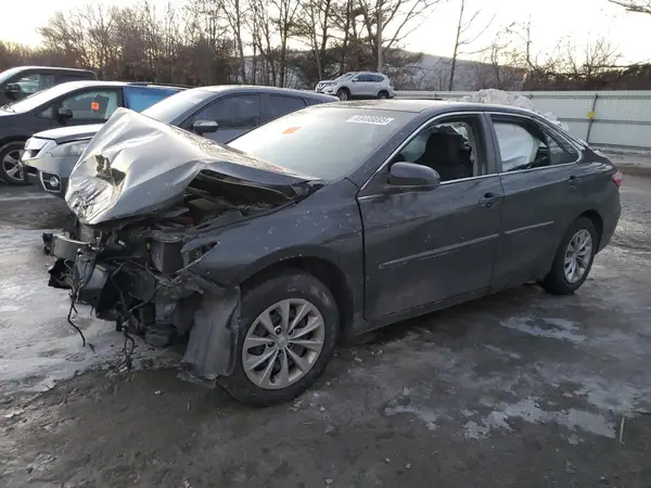 4T1BF1FK0HU352808 2017 TOYOTA CAMRY - Image 1