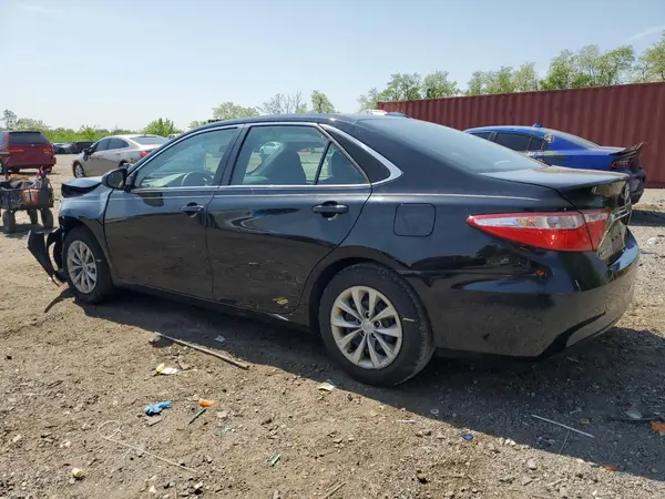 4T1BF1FK0HU352839 2017 TOYOTA CAMRY - Image 2
