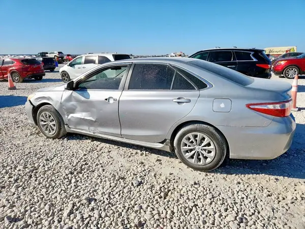 4T1BF1FK0HU353344 2017 TOYOTA CAMRY - Image 2