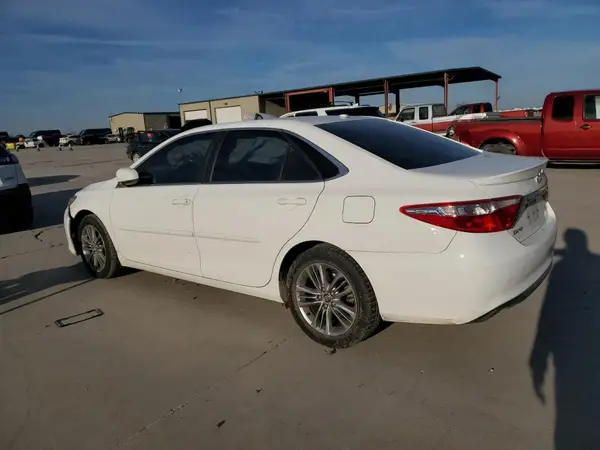4T1BF1FK0HU355563 2017 TOYOTA CAMRY - Image 2