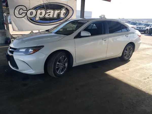 4T1BF1FK0HU357605 2017 TOYOTA CAMRY - Image 1