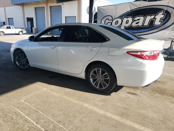 4T1BF1FK0HU357605 2017 TOYOTA CAMRY - Image 2