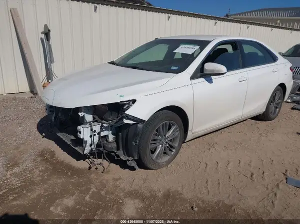 4T1BF1FK0HU357958 2017 TOYOTA CAMRY - Image 2