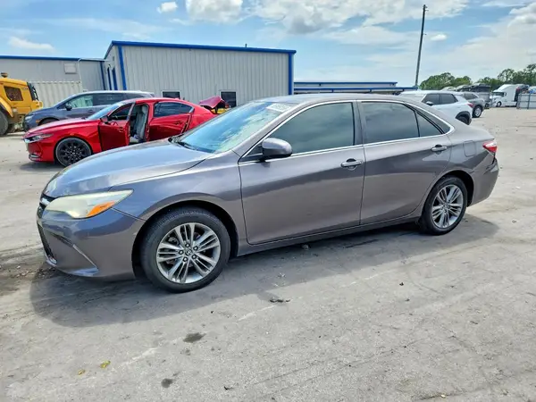 4T1BF1FK0HU360696 2017 TOYOTA CAMRY - Image 1