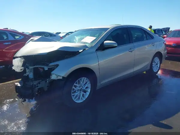 4T1BF1FK0HU361539 2017 TOYOTA CAMRY - Image 2