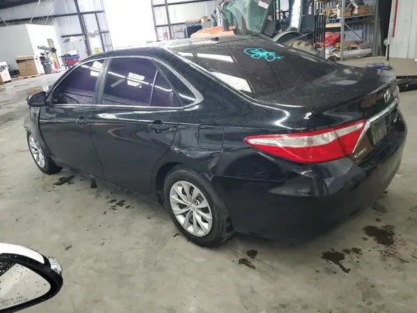 4T1BF1FK0HU364537 2017 TOYOTA CAMRY - Image 2