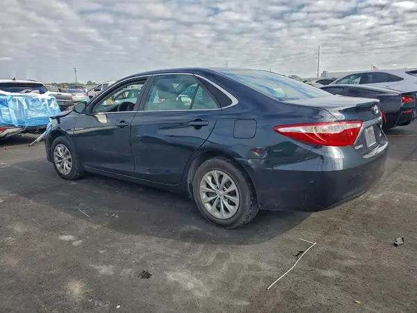 4T1BF1FK0HU364568 2017 TOYOTA CAMRY - Image 2