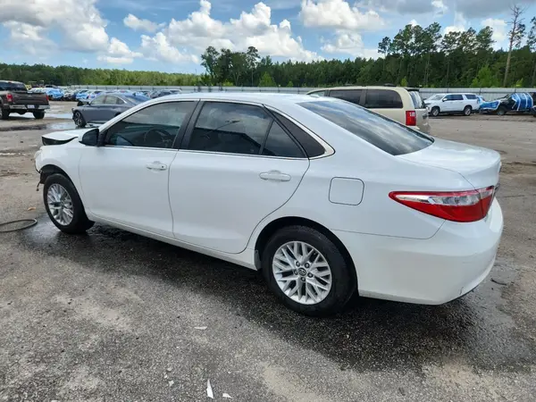 4T1BF1FK0HU368135 2017 TOYOTA CAMRY - Image 2
