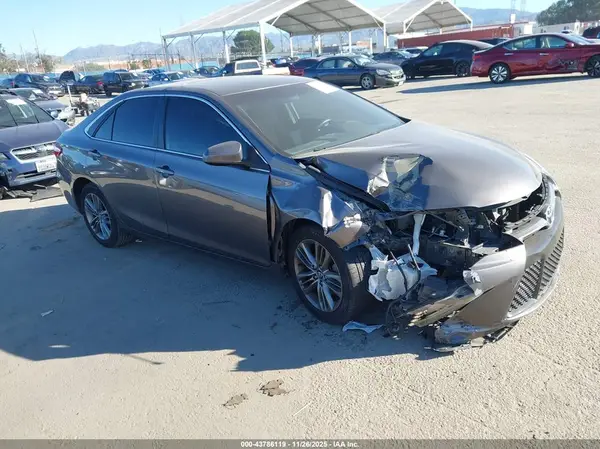 4T1BF1FK0HU368314 2017 TOYOTA CAMRY - Image 1