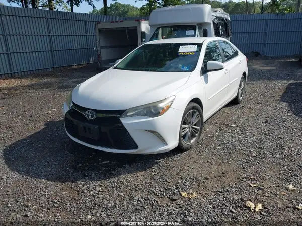 4T1BF1FK0HU368331 2017 TOYOTA CAMRY - Image 2