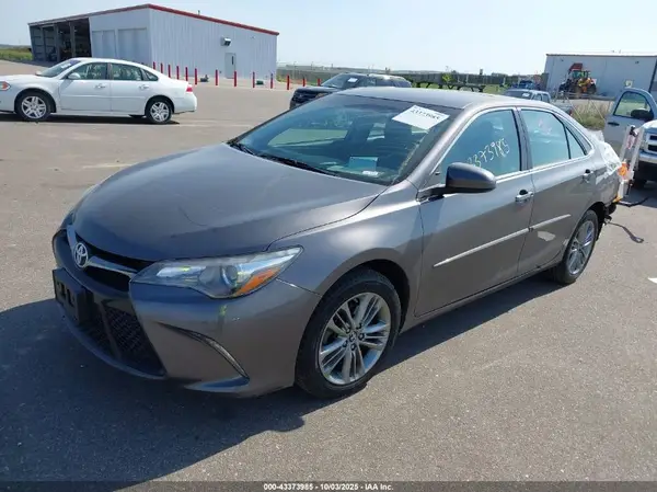 4T1BF1FK0HU369303 2017 TOYOTA CAMRY - Image 2
