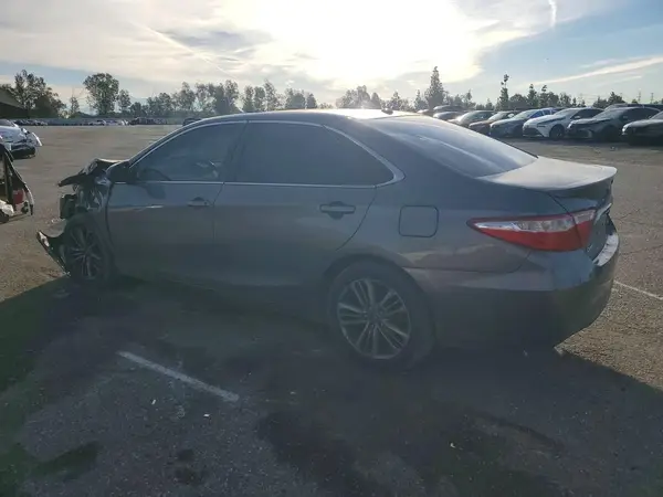 4T1BF1FK0HU372122 2017 TOYOTA CAMRY - Image 2