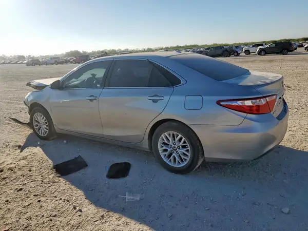 4T1BF1FK0HU372797 2017 TOYOTA CAMRY - Image 2