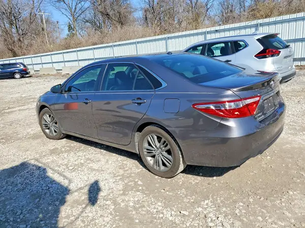 4T1BF1FK0HU373318 2017 TOYOTA CAMRY - Image 2