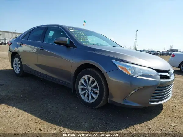 4T1BF1FK0HU375134 2017 TOYOTA CAMRY - Image 1