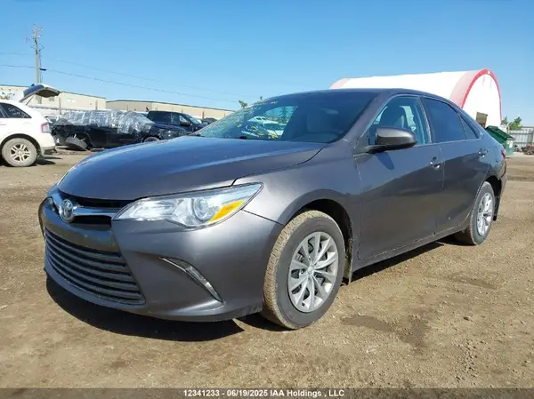 4T1BF1FK0HU375134 2017 TOYOTA CAMRY - Image 2