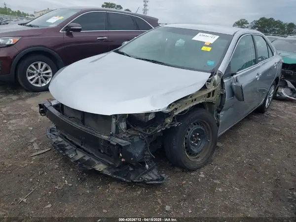 4T1BF1FK0HU375991 2017 TOYOTA CAMRY - Image 2