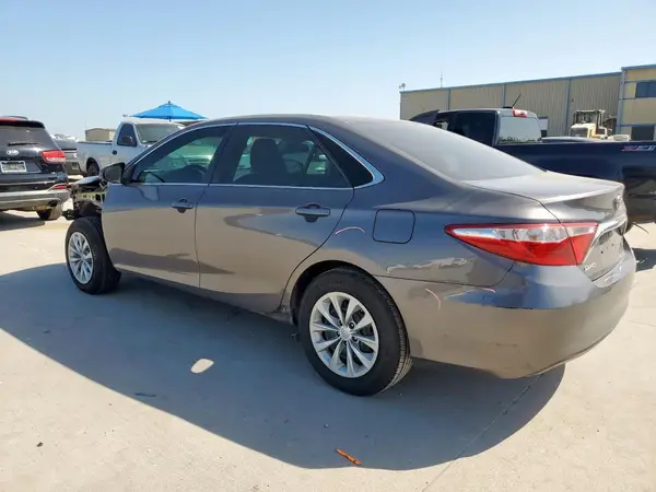 4T1BF1FK0HU376591 2017 TOYOTA CAMRY - Image 2
