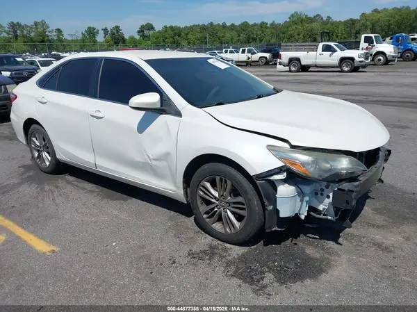 4T1BF1FK0HU377434 2017 TOYOTA CAMRY - Image 1