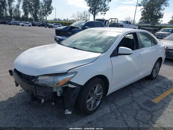 4T1BF1FK0HU378177 2017 TOYOTA CAMRY - Image 2