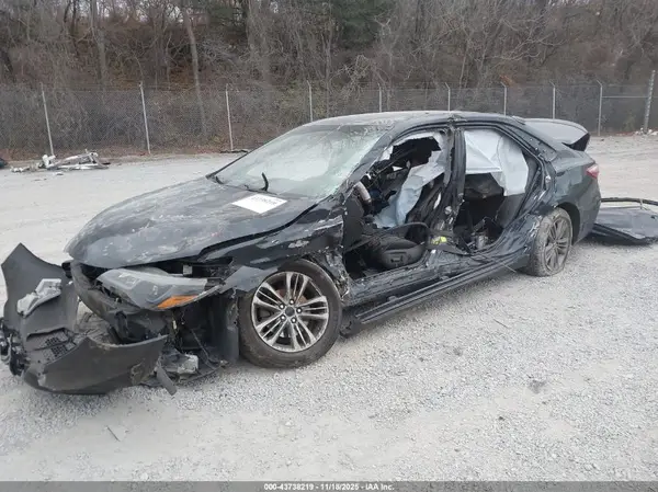 4T1BF1FK0HU380205 2017 TOYOTA CAMRY - Image 2