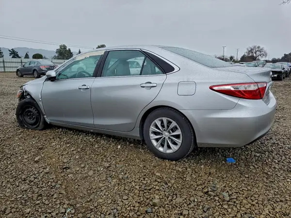 4T1BF1FK0HU381063 2017 TOYOTA CAMRY - Image 2