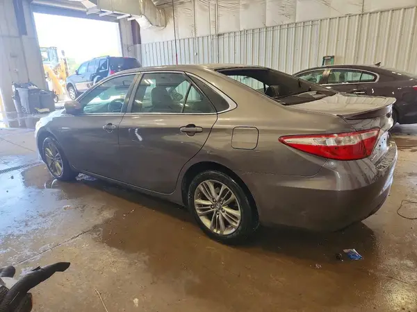 4T1BF1FK0HU381189 2017 TOYOTA CAMRY - Image 2