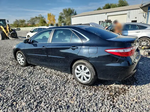 4T1BF1FK0HU381564 2017 TOYOTA CAMRY - Image 2