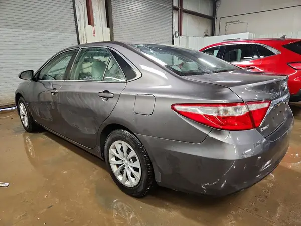 4T1BF1FK0HU382049 2017 TOYOTA CAMRY - Image 2