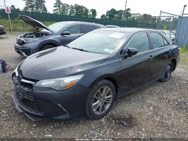 4T1BF1FK0HU385565 2017 TOYOTA CAMRY - Image 2