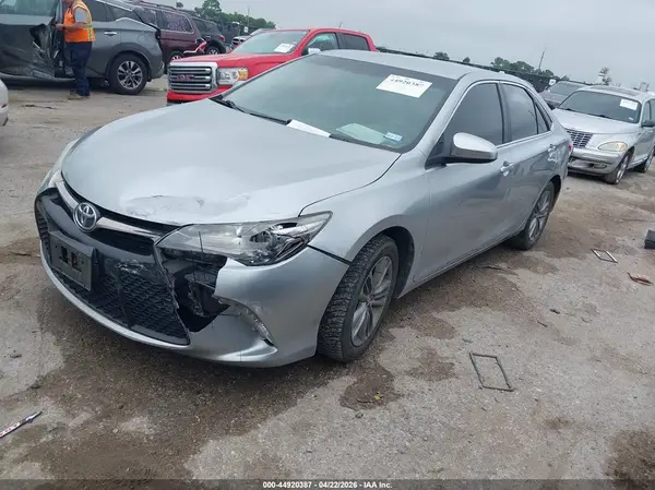 4T1BF1FK0HU386019 2017 TOYOTA CAMRY - Image 2