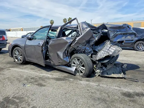 4T1BF1FK0HU387302 2017 TOYOTA CAMRY - Image 2