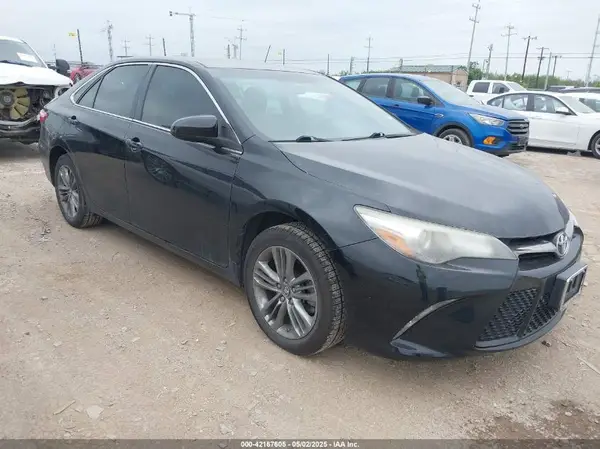 4T1BF1FK0HU388403 2017 TOYOTA CAMRY - Image 1