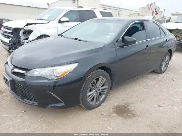 4T1BF1FK0HU388403 2017 TOYOTA CAMRY - Image 2