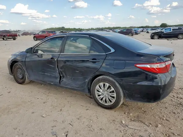 4T1BF1FK0HU391463 2017 TOYOTA CAMRY - Image 2