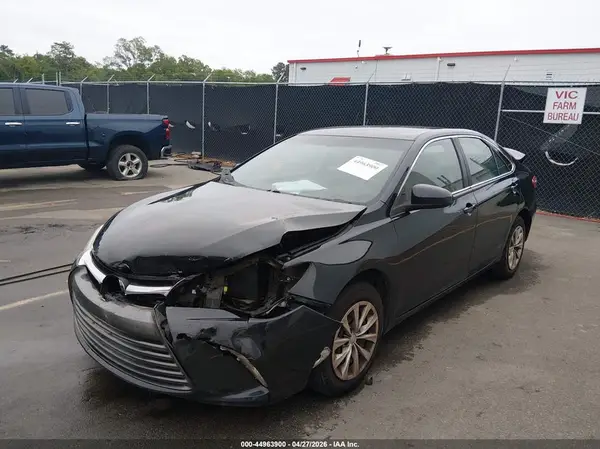4T1BF1FK0HU391558 2017 TOYOTA CAMRY - Image 2