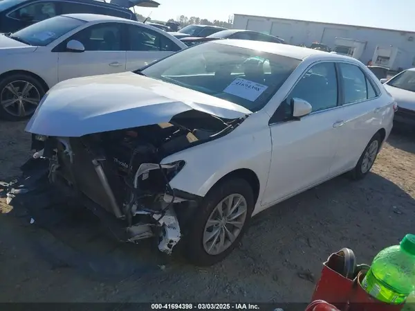 4T1BF1FK0HU393472 2017 TOYOTA CAMRY - Image 2