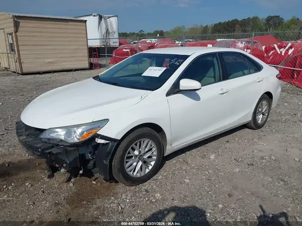 4T1BF1FK0HU395125 2017 TOYOTA CAMRY - Image 2