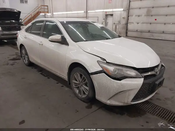 4T1BF1FK0HU395416 2017 TOYOTA CAMRY - Image 1
