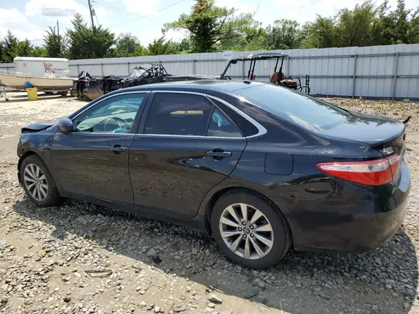 4T1BF1FK0HU395724 2017 TOYOTA CAMRY - Image 2