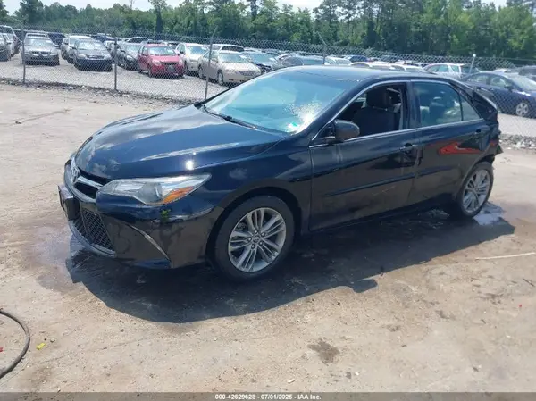 4T1BF1FK0HU395805 2017 TOYOTA CAMRY - Image 2