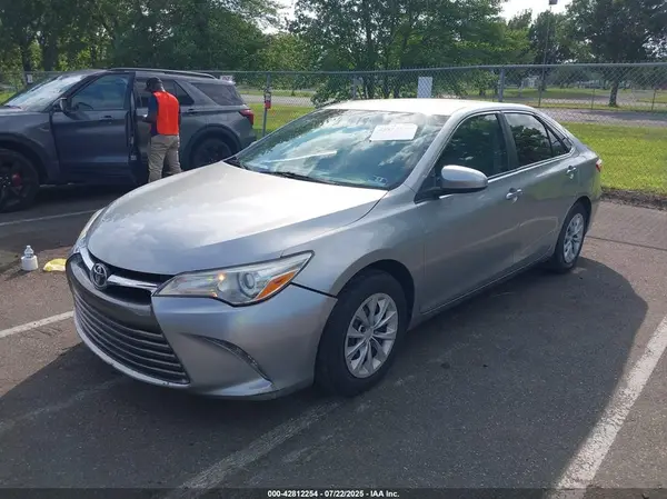 4T1BF1FK0HU399076 2017 TOYOTA CAMRY - Image 2