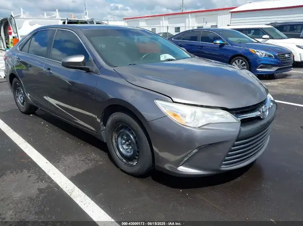 4T1BF1FK0HU399238 2017 TOYOTA CAMRY - Image 1