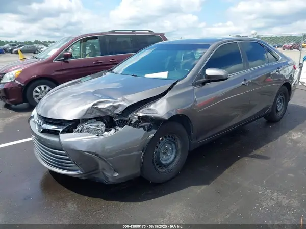 4T1BF1FK0HU399238 2017 TOYOTA CAMRY - Image 2
