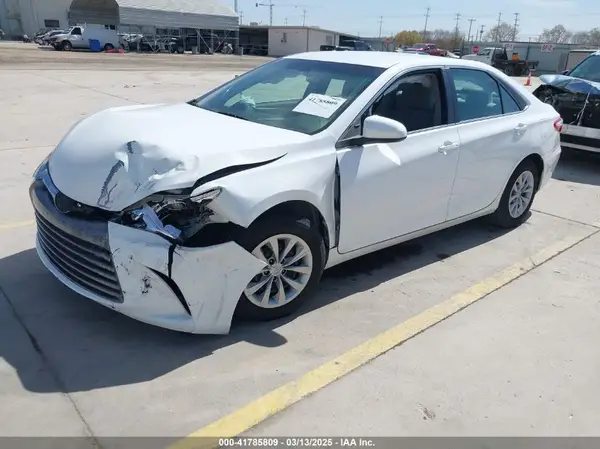 4T1BF1FK0HU400159 2017 TOYOTA CAMRY - Image 2