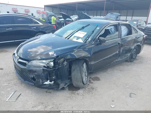4T1BF1FK0HU400176 2017 TOYOTA CAMRY - Image 2