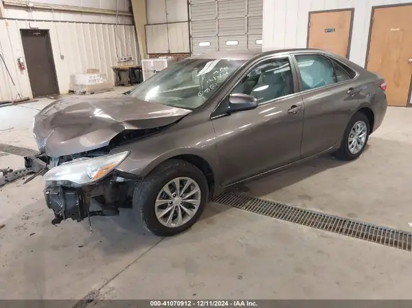 4T1BF1FK0HU400811 2017 TOYOTA CAMRY - Image 2